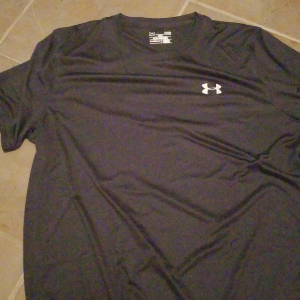 Under armour t shirt